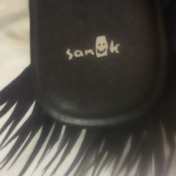 10 Sanuk sandals - Picture 3 of 3